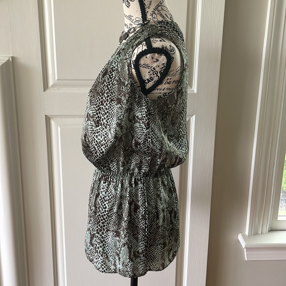 Mint and Brown Snakeskin Print Sleeveless Top - Picture 3 of 8